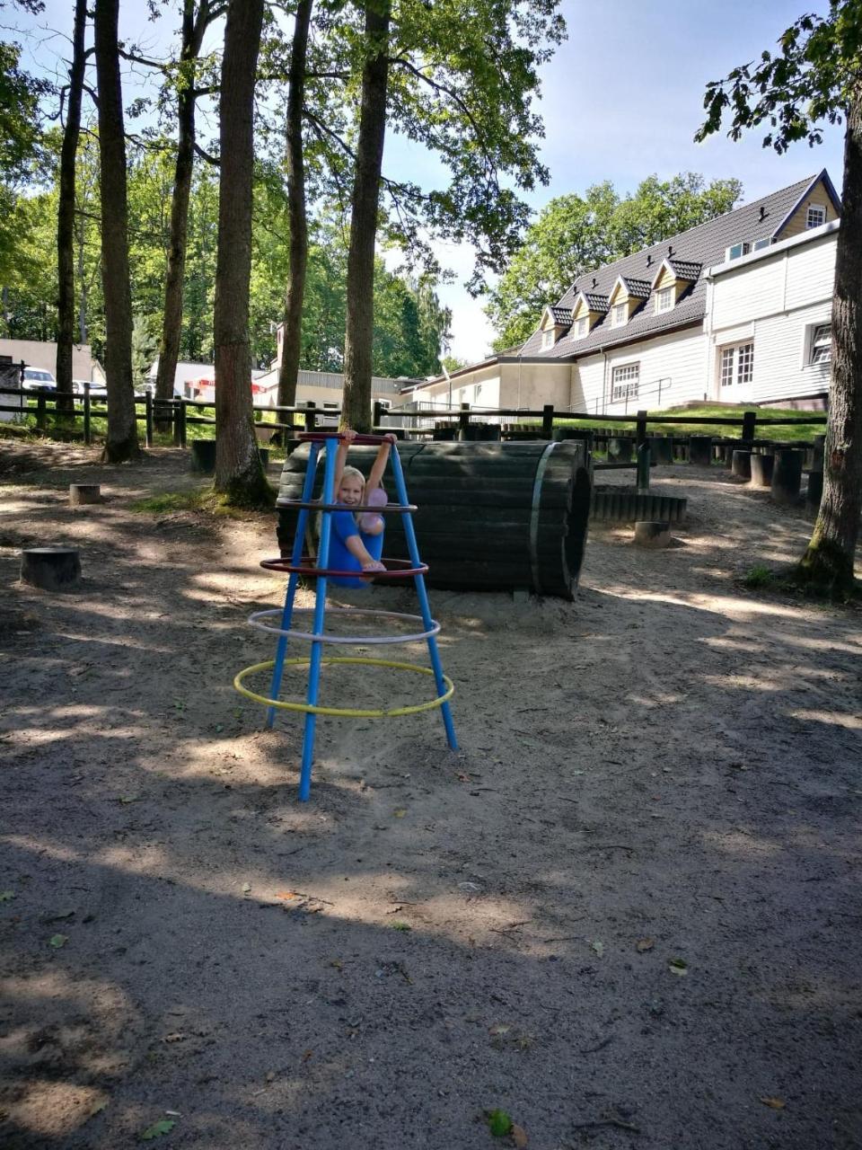 Pokoje Hotelowe Nad Jeziorem Jelen Bytow  Exterior photo